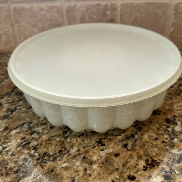 TUPPERWARE Jel-A-Ring gray Mold - Picture 2 of 5